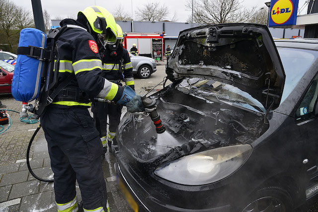 2016/64/20160319-15u30 GB 002 Brand wegvervoer Zeemanlaan.jpg